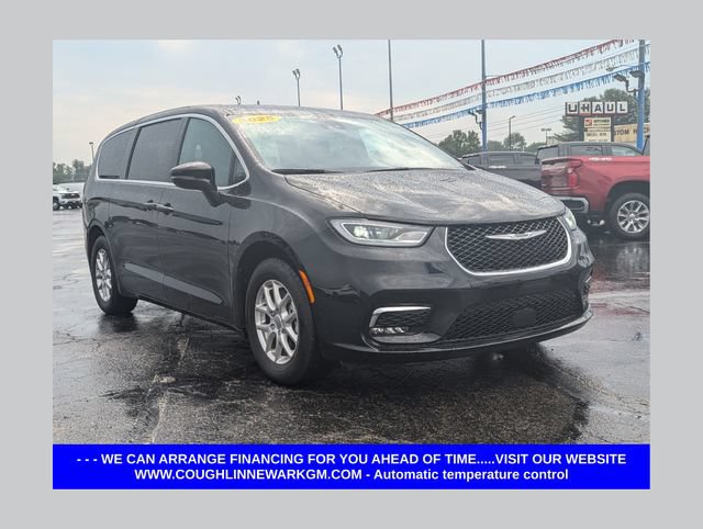 Used 2025 Chrysler Pacifica Select FWD 360° Tour