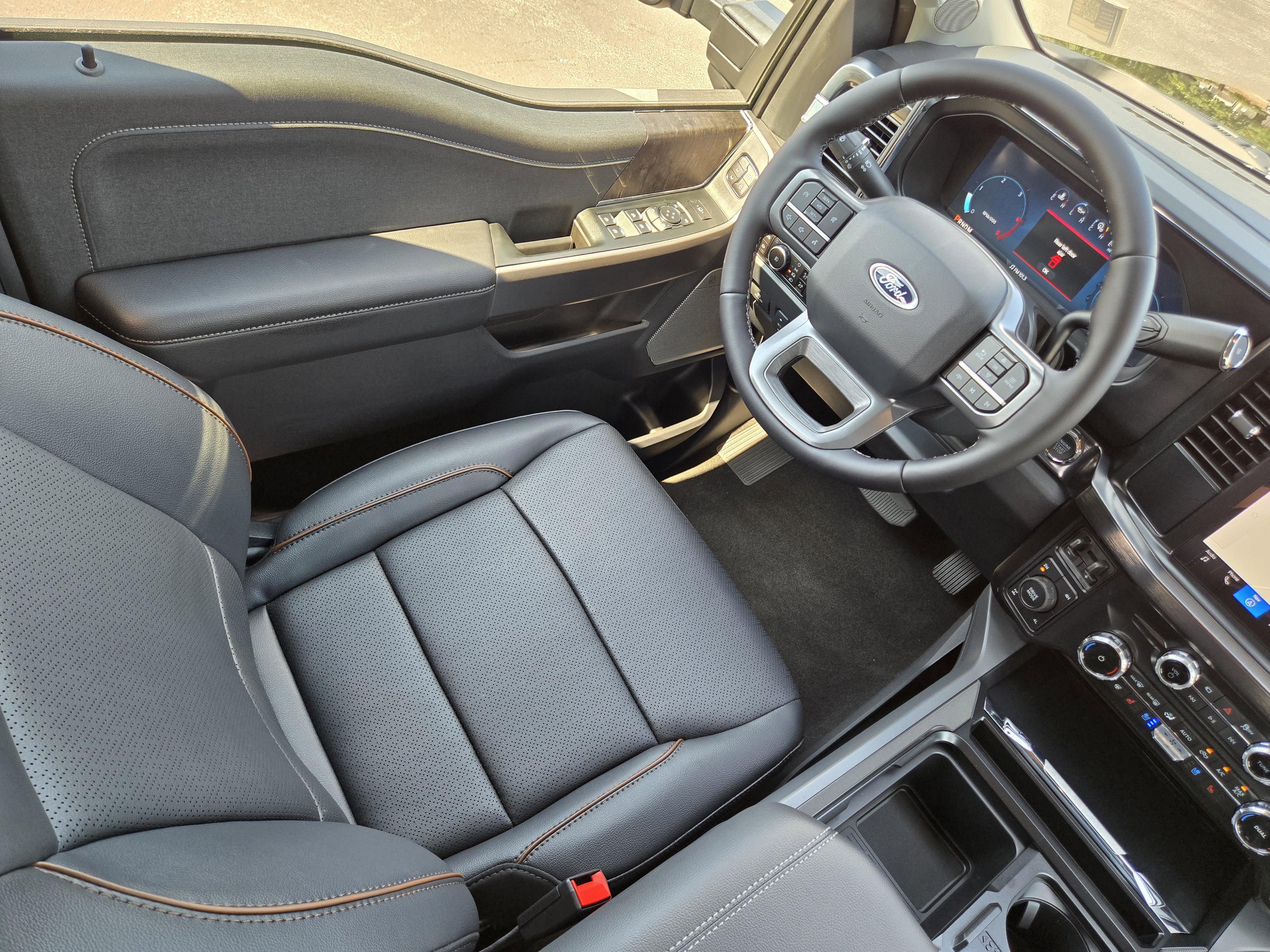 New 2026 Ford F250 Lariat w/ Black Appearance Package image 19