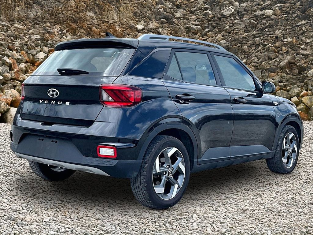 Used 2022 Hyundai Venue SEL image 2