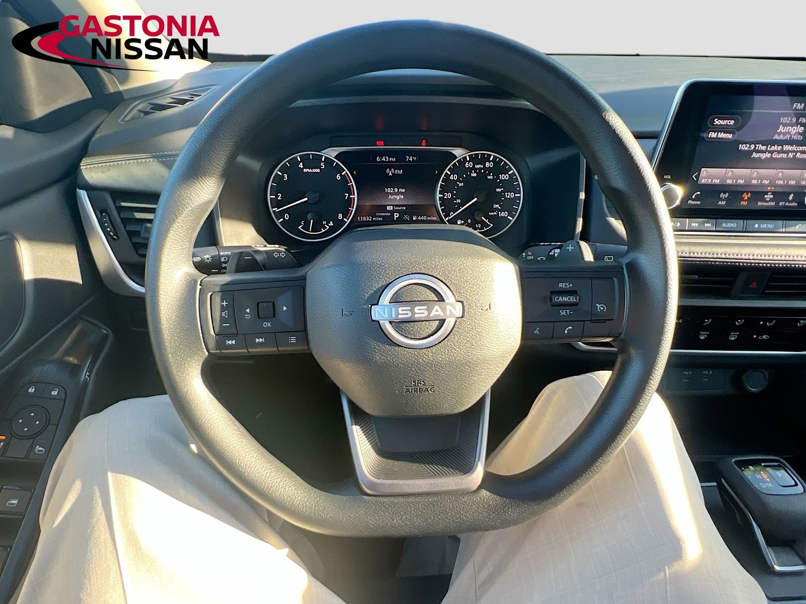 Used 2025 Nissan Rogue S image 14