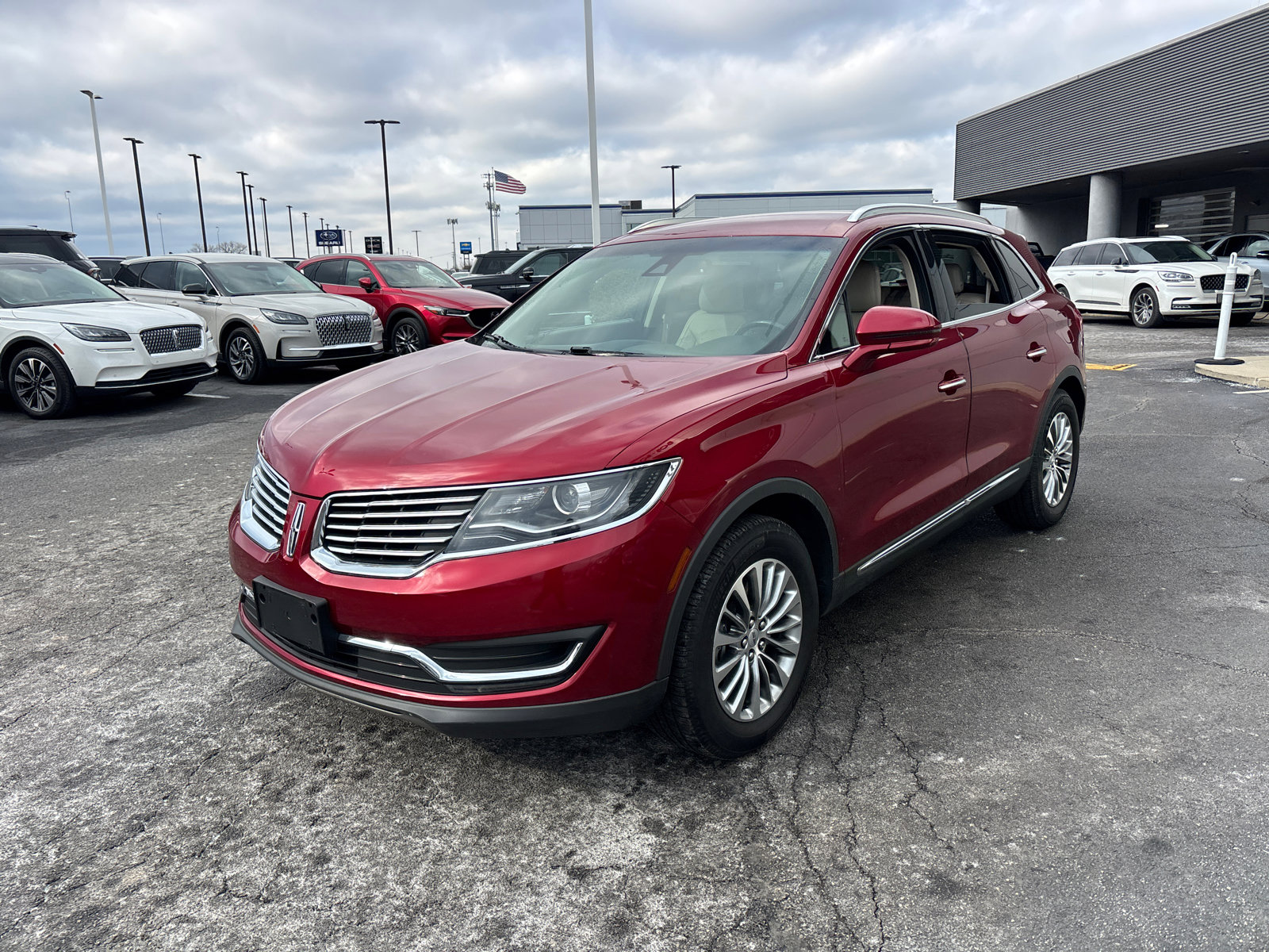 Used 2018 Lincoln MKX Select w/ Select Plus Package image 3