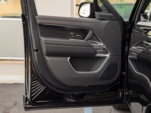 New 2026 Land Rover Range Rover SE image 12