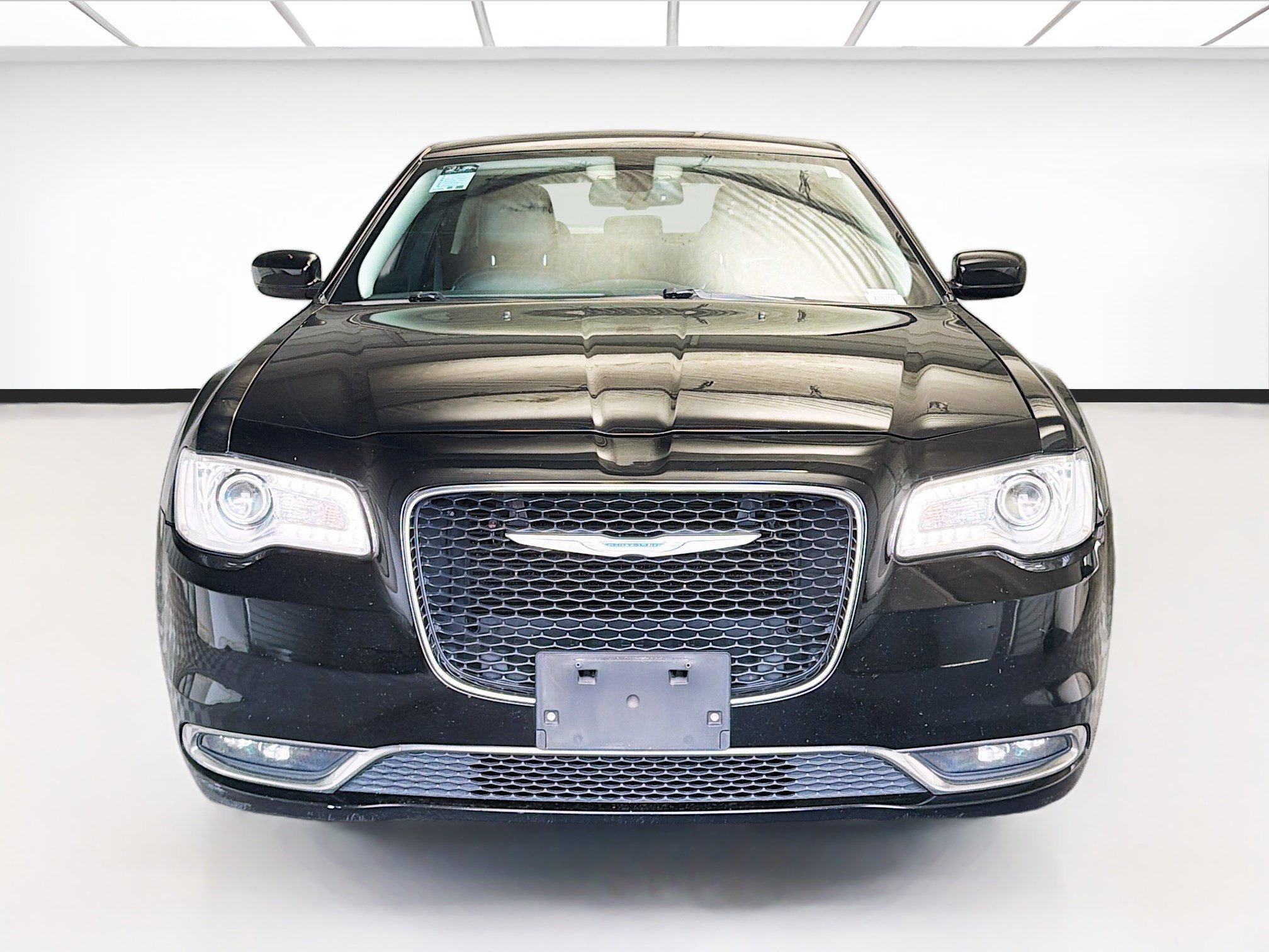 Used 2016 Chrysler 300 Limited image 2