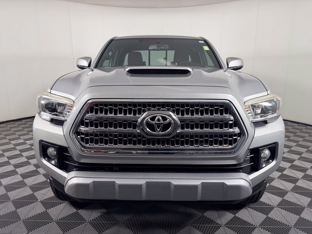 Used 2016 Toyota Tacoma TRD Sport w/ Towing Package RWD image 3