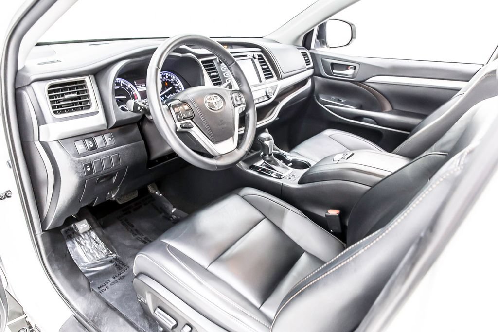 Used 2019 Toyota Highlander XLE AWD/4WD image 27