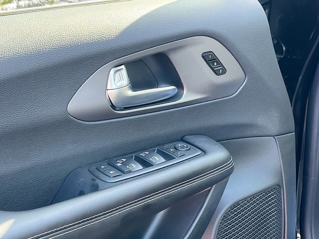 New 2027 Chrysler Pacifica Limited FWD image 18