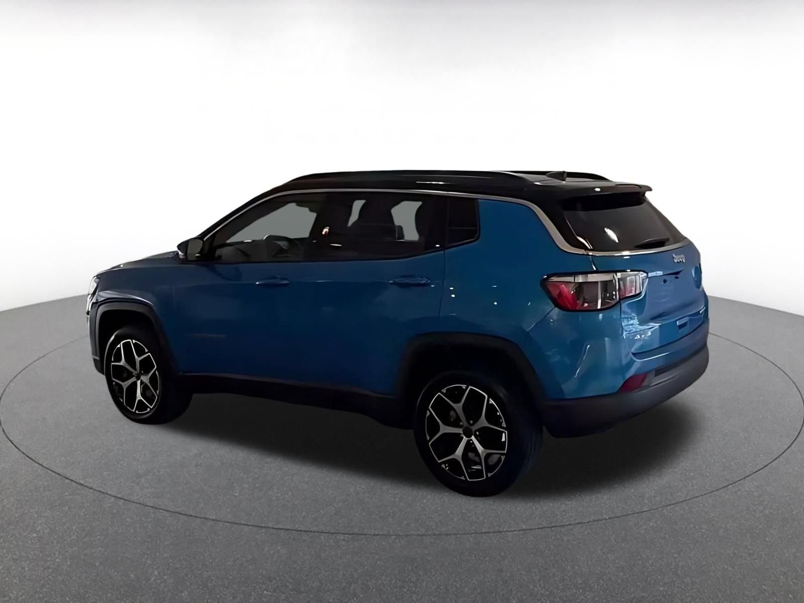 Used 2025 Jeep Compass Limited AWD/4WD image 8