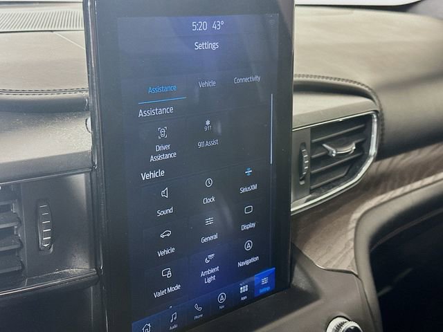 Used 2020 Ford Explorer Platinum w/ Premium Technology Package image 16