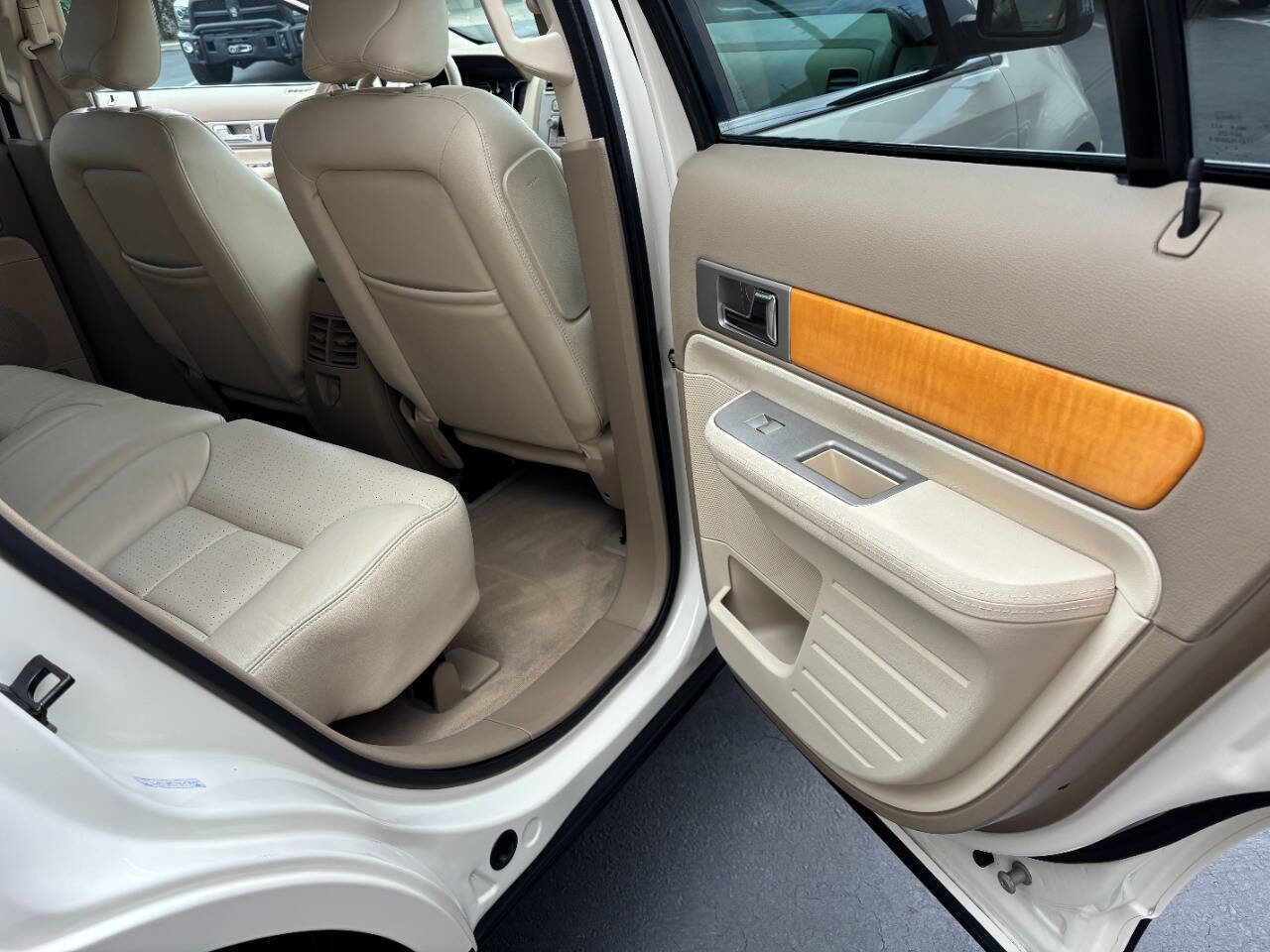 Used 2007 Lincoln MKX Base 4dr SUV image 24