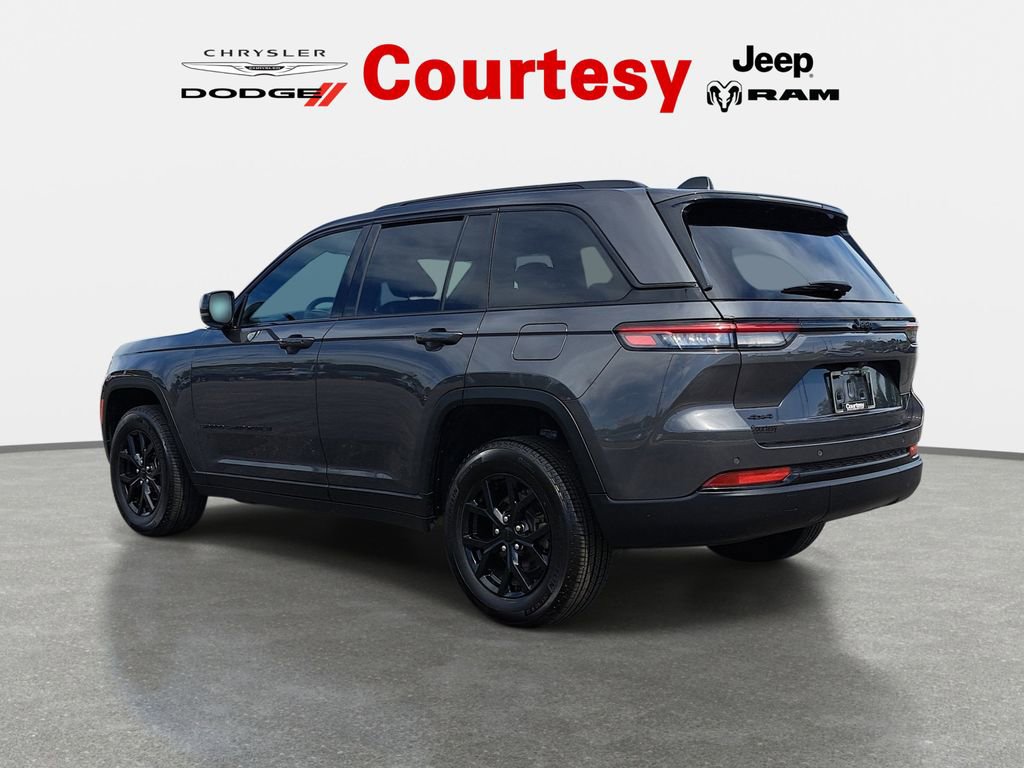 Used 2024 Jeep Grand Cherokee Altitude AWD/4WD image 7