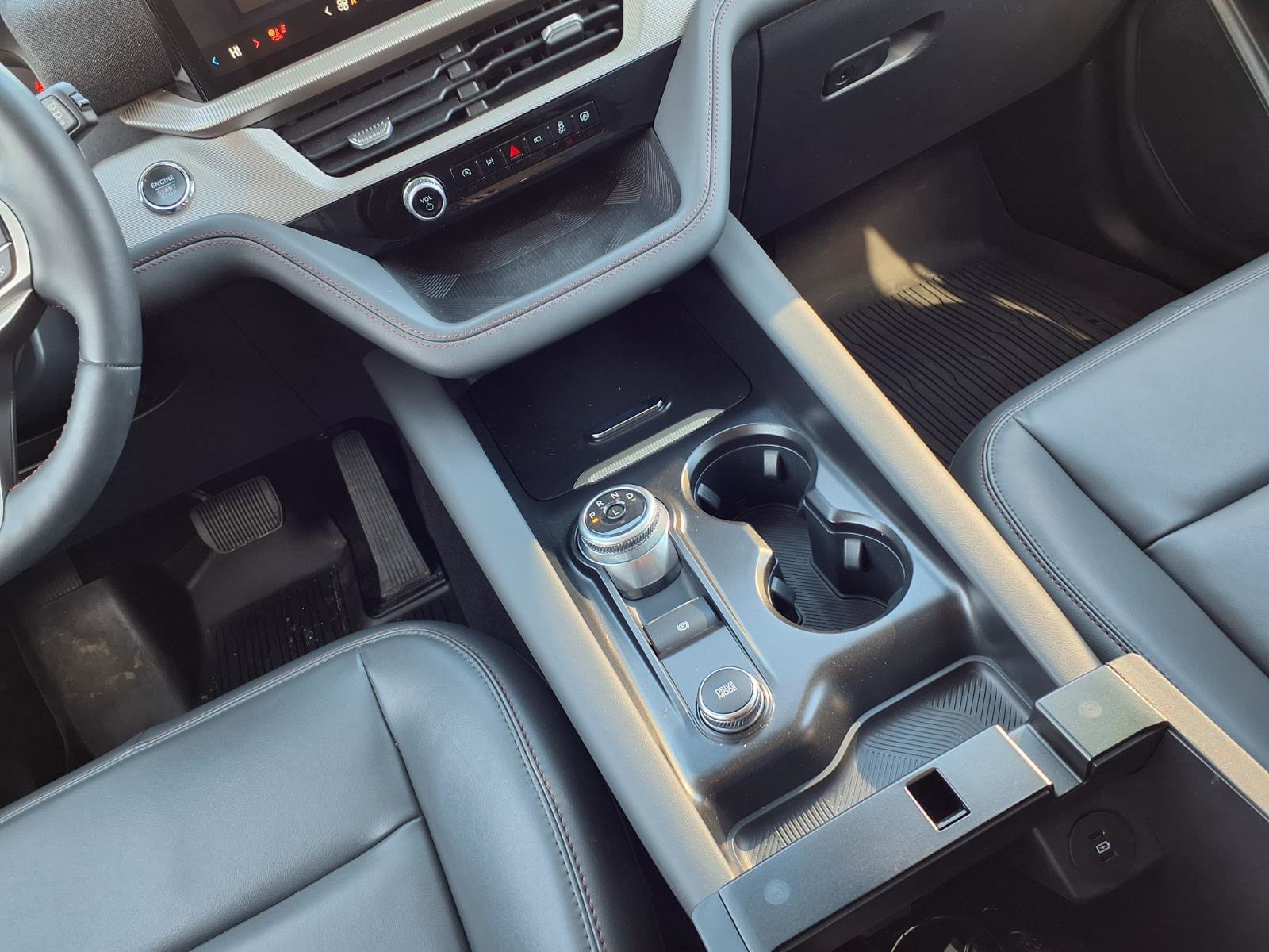 Used 2025 Ford Explorer Active w/ Active Comfort Package image 12