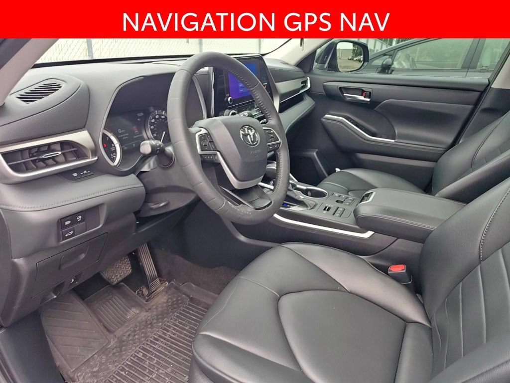 Used 2023 Toyota Highlander XLE AWD/4WD image 7