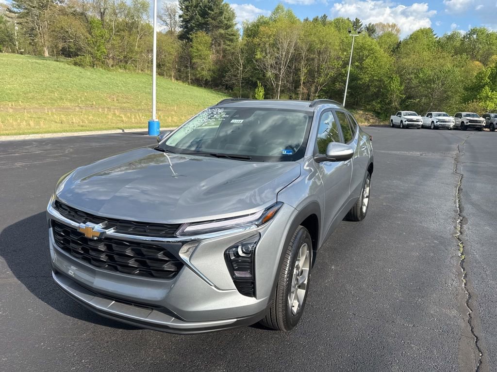 New 2026 Chevrolet Trax LT FWD image 3