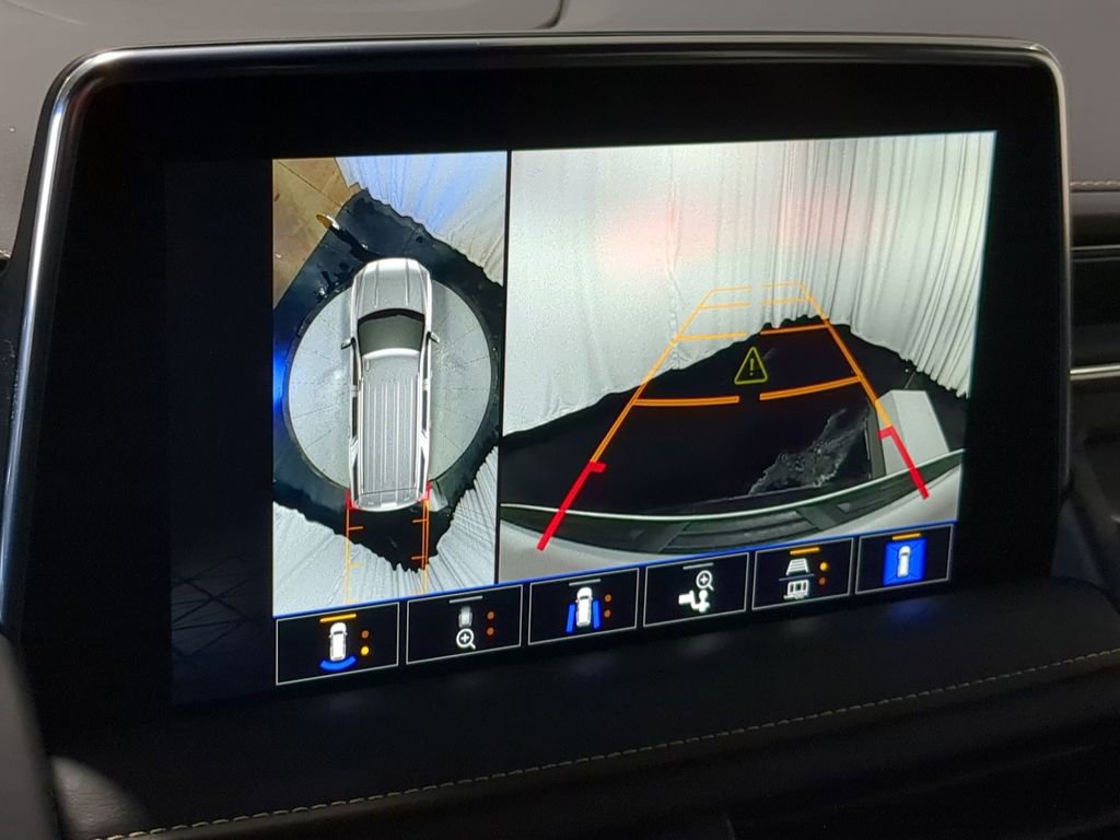 Used 2023 GMC Yukon SLT w/ SLT Premium Package image 28