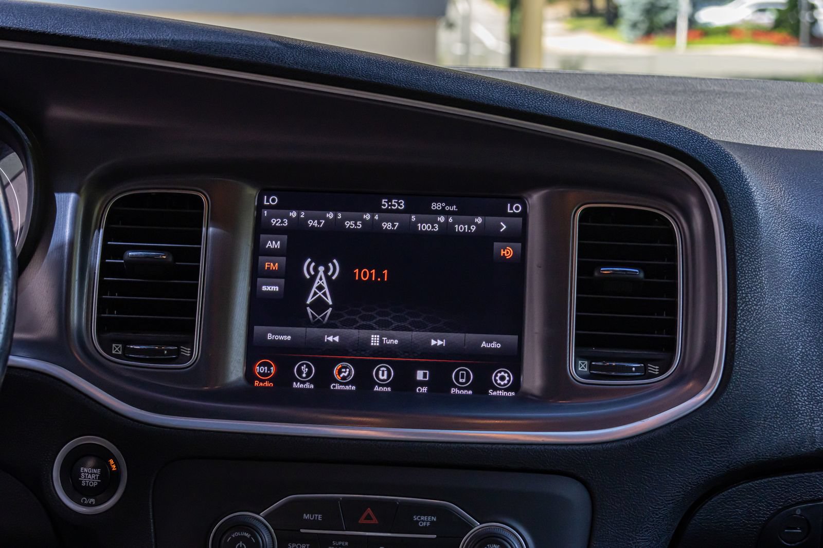 Used 2019 Dodge Charger SXT AWD/4WD image 15