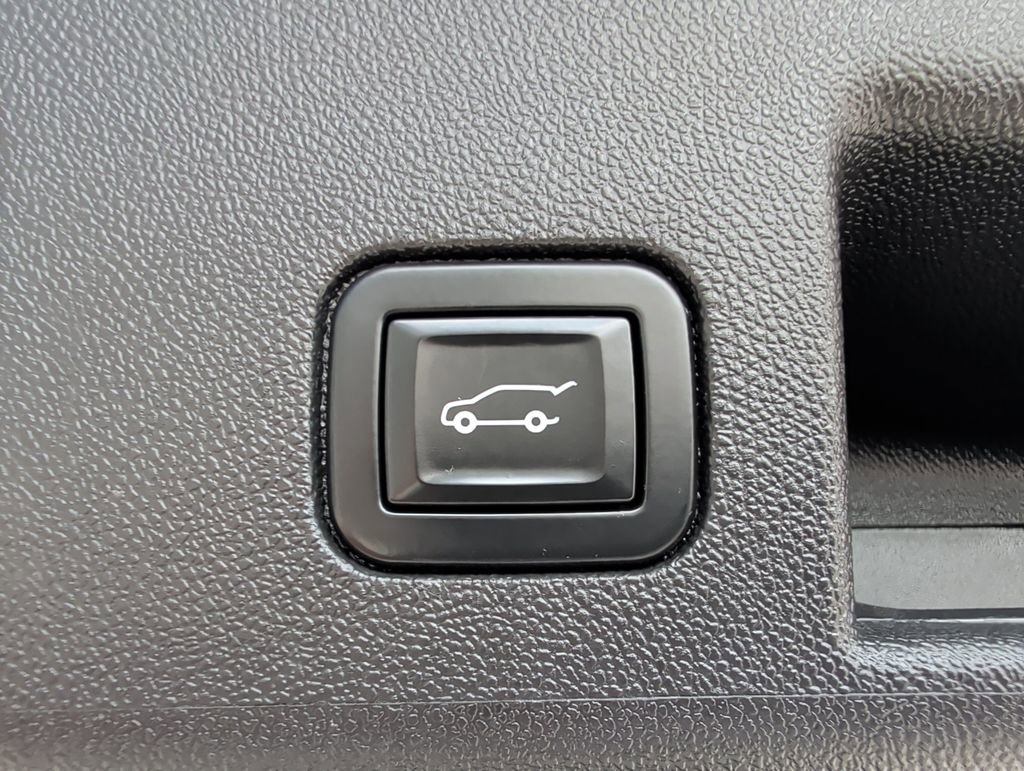 Used 2021 Chevrolet Equinox LT FWD image 21