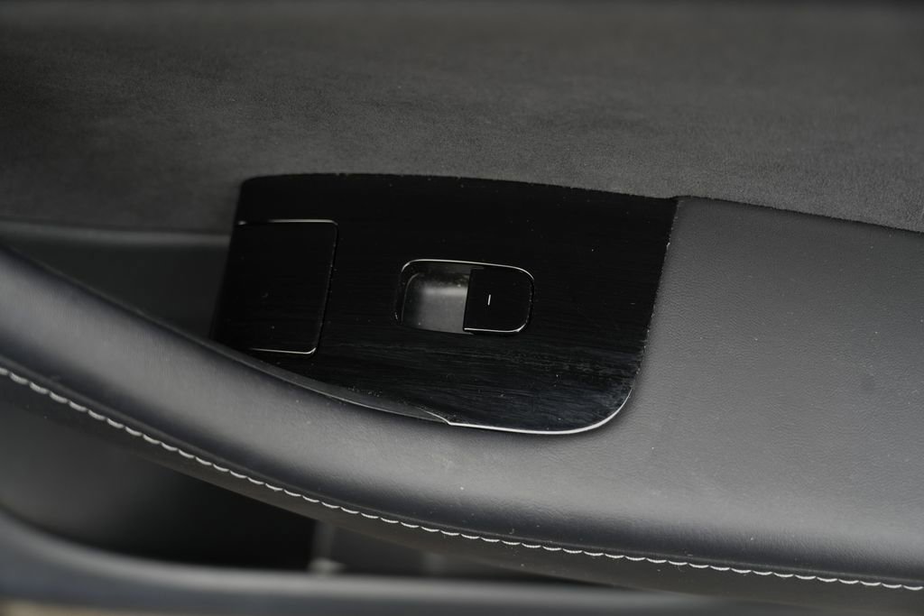 Used 2020 Tesla Model Y Performance image 37