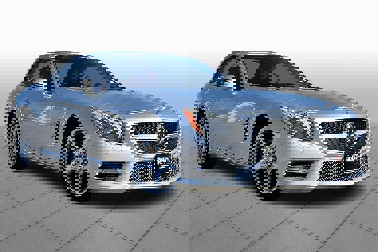 Used 2016 Mercedes-Benz SL 550 image 2