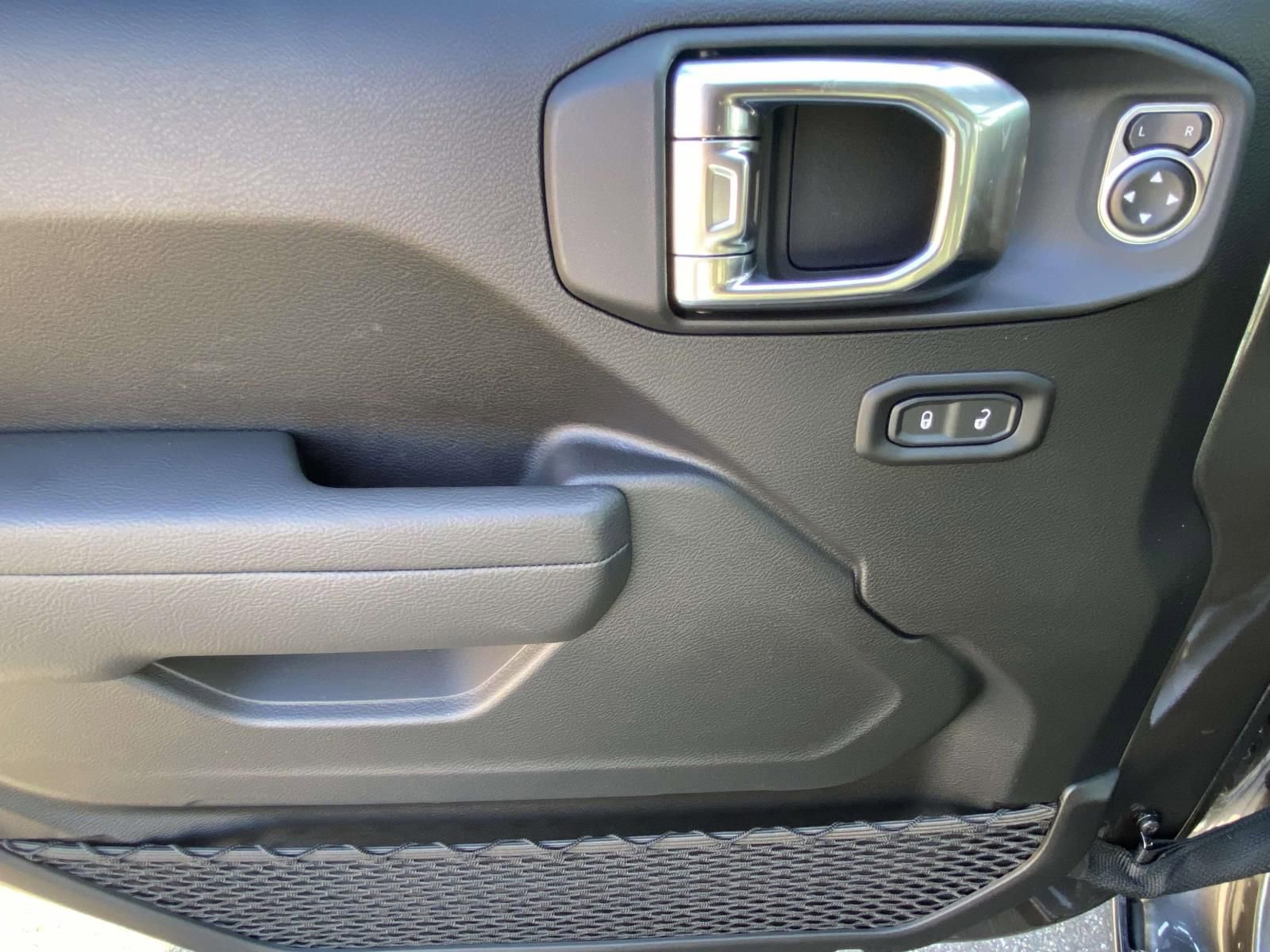 New 2026 Jeep Gladiator Sport AWD/4WD image 17