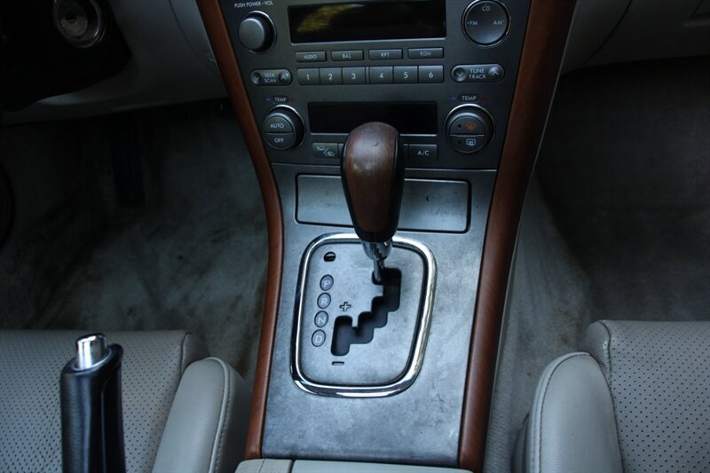 Used 2005 Subaru Outback 3.0R L.L. Bean AWD/4WD image 8