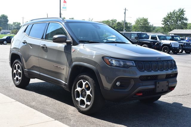 Used 2022 Jeep Compass Trailhawk w/ Sun and Sound Group AWD/4WD image 12
