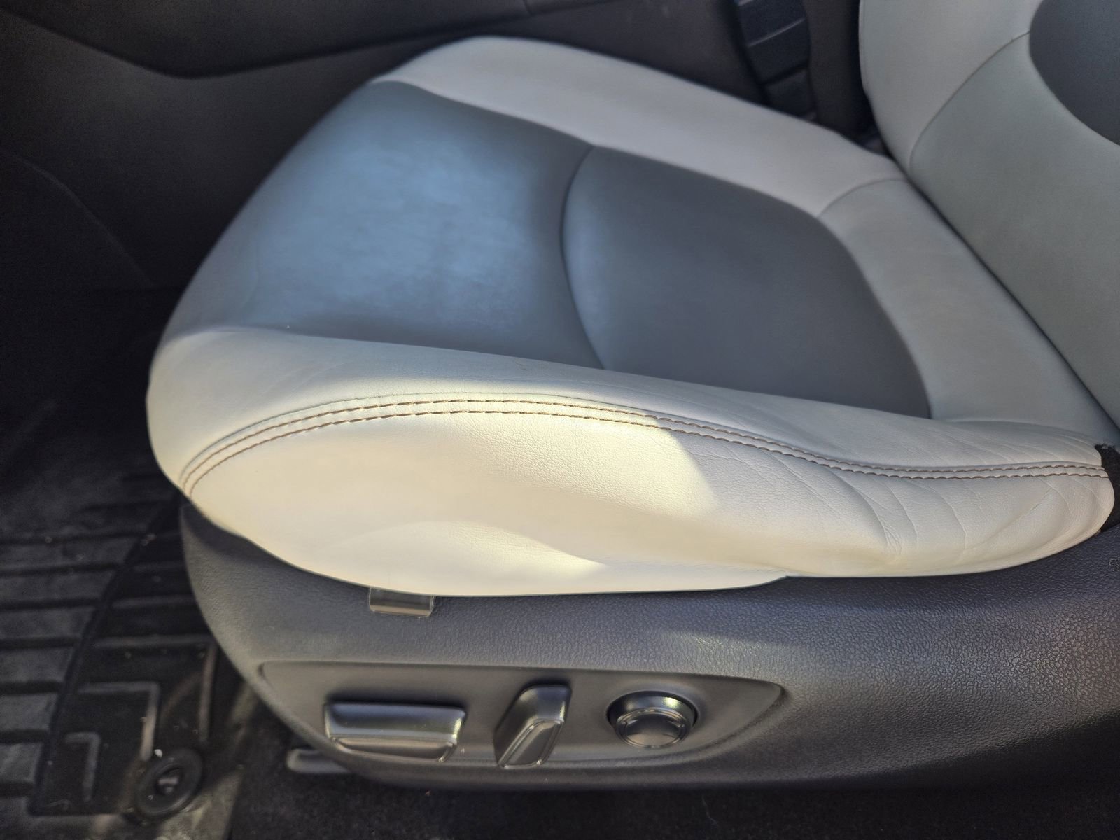 Used 2022 Toyota RAV4 XLE Premium image 27