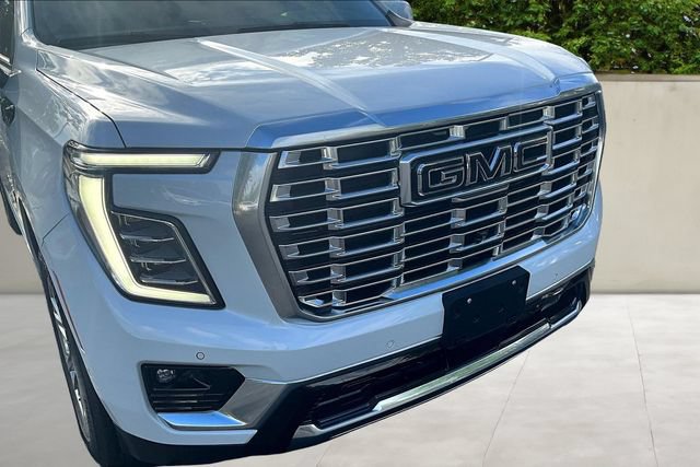 Used 2026 GMC Yukon Denali w/ Sun & Power Step Package AWD/4WD image 32