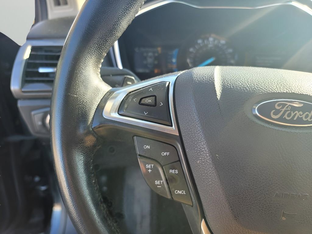 Used 2017 Ford Fusion SE w/ Fusion SE Technology Package image 15