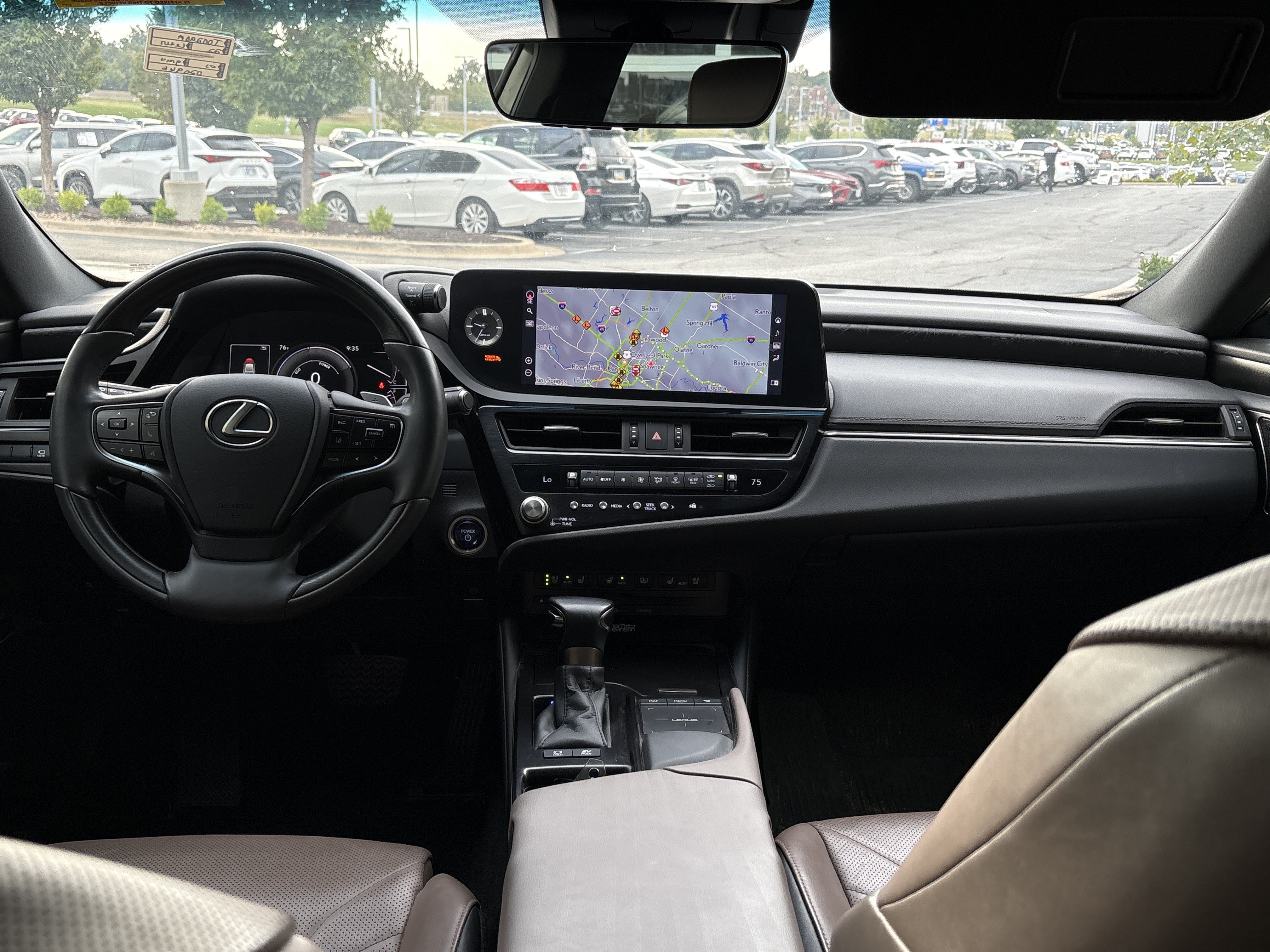 Certified 2022 Lexus ES 300h w/ Accessory Package 2 FWD image 29