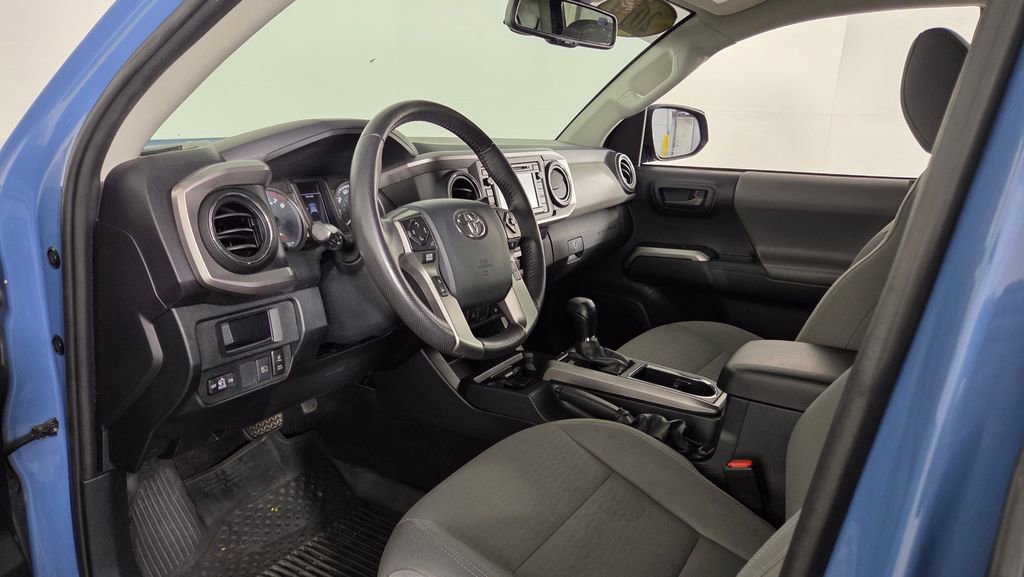 Used 2019 Toyota Tacoma SR5 AWD/4WD image 16