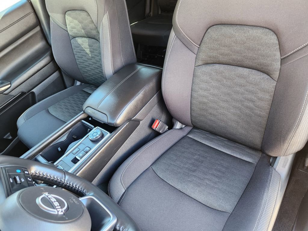 Used 2025 Nissan Pathfinder SV image 10