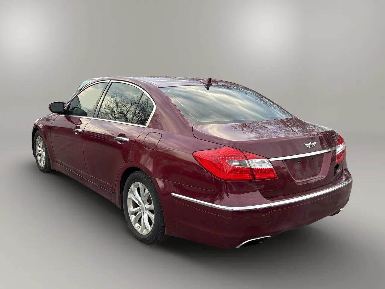Used 2012 Hyundai Genesis 3.8 image 2