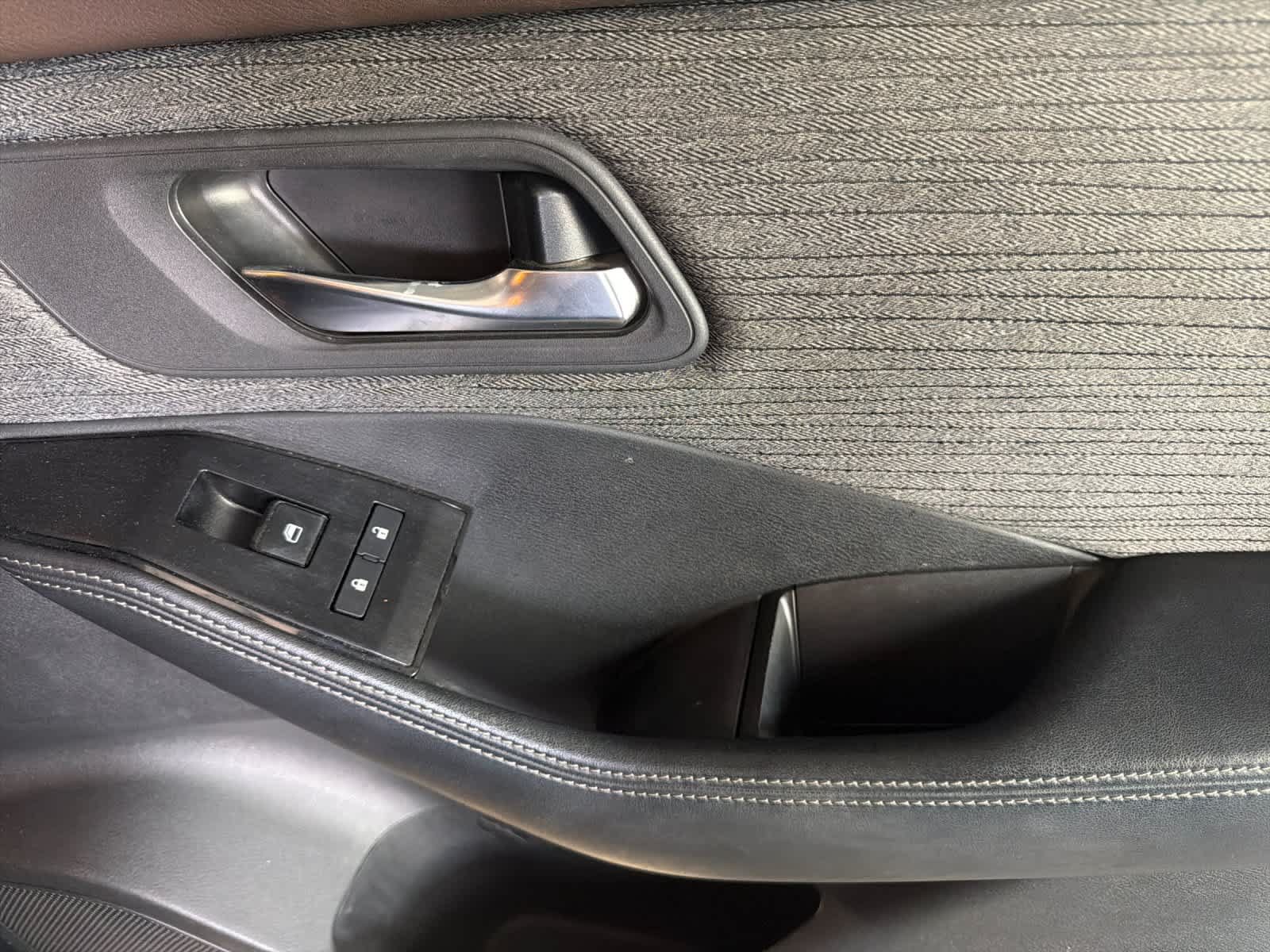 Used 2022 Nissan Rogue SV FWD image 18