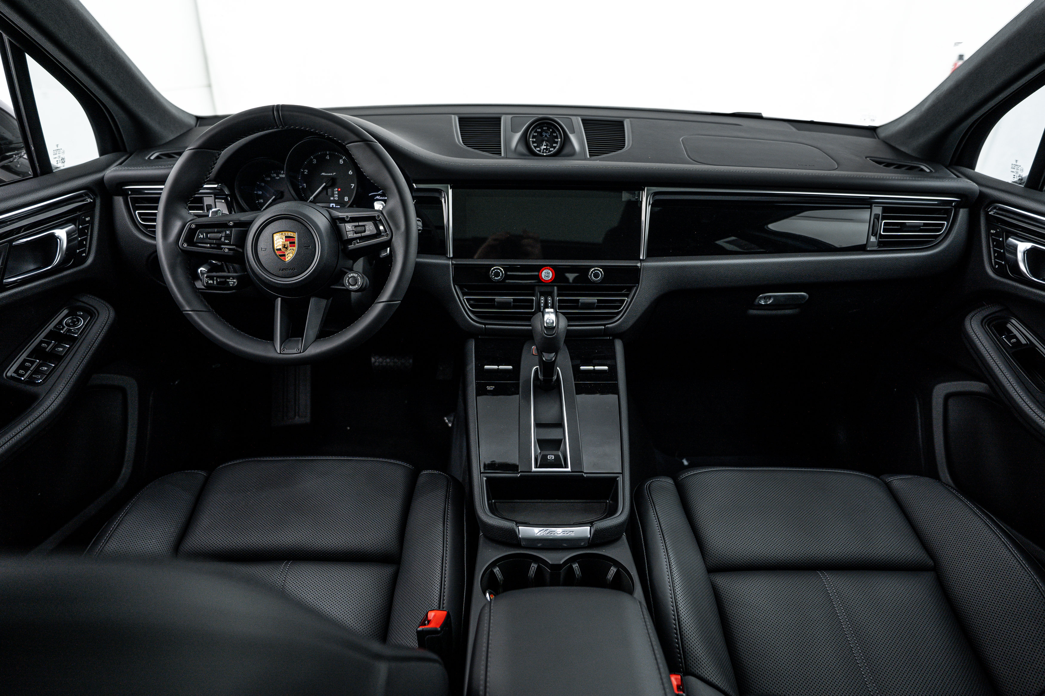 Certified 2026 Porsche Macan Turbo AWD/4WD image 22