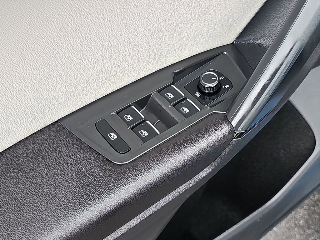 Used 2019 Volkswagen Tiguan SE w/ Panoramic Sunroof Package AWD/4WD image 18