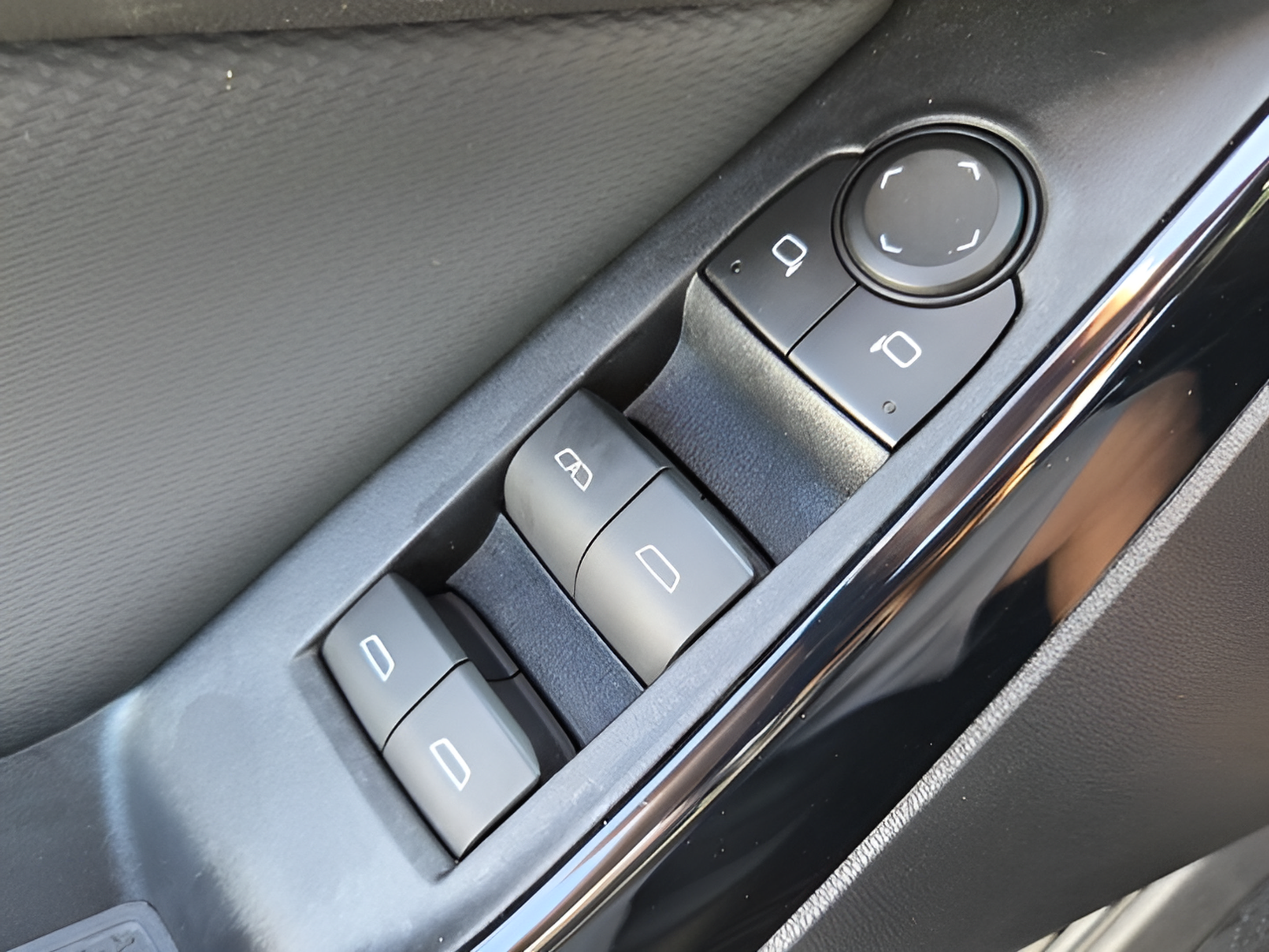 Used 2025 Chevrolet Equinox LT w/ Convenience Package II AWD/4WD image 28