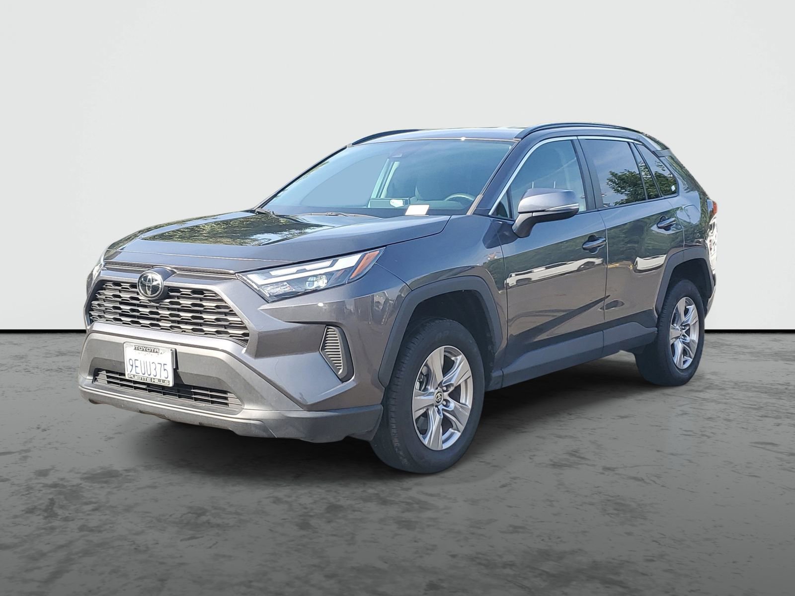 Used 2023 Toyota RAV4 XLE image 2