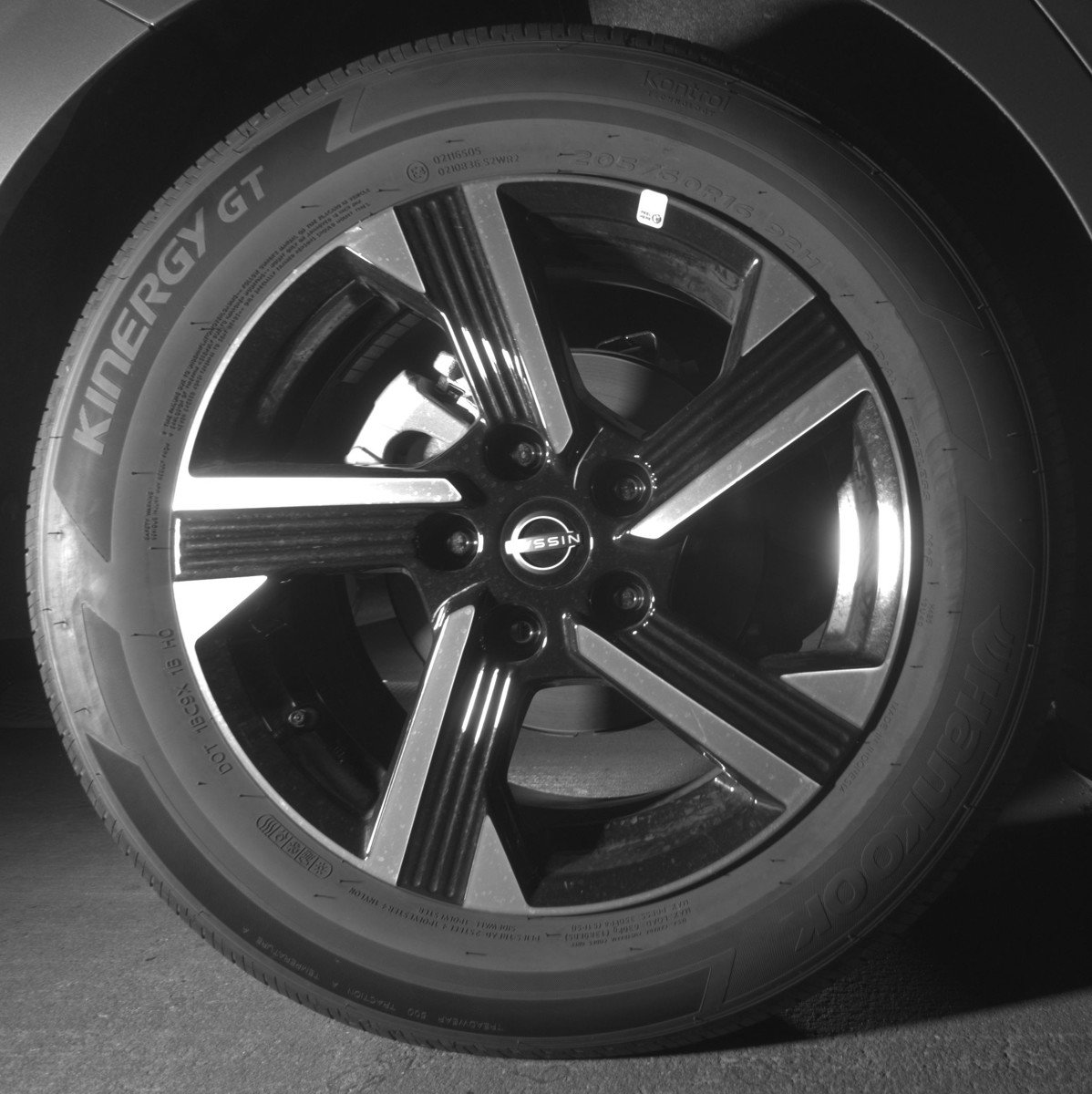 Used 2025 Nissan Sentra SV FWD image 15