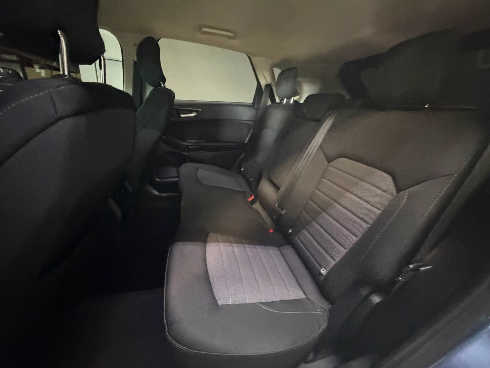 Used 2018 Ford Edge SE FWD image 21
