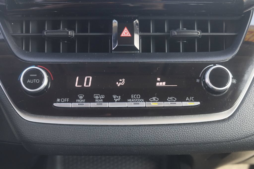 Used 2020 Toyota Corolla LE FWD image 11