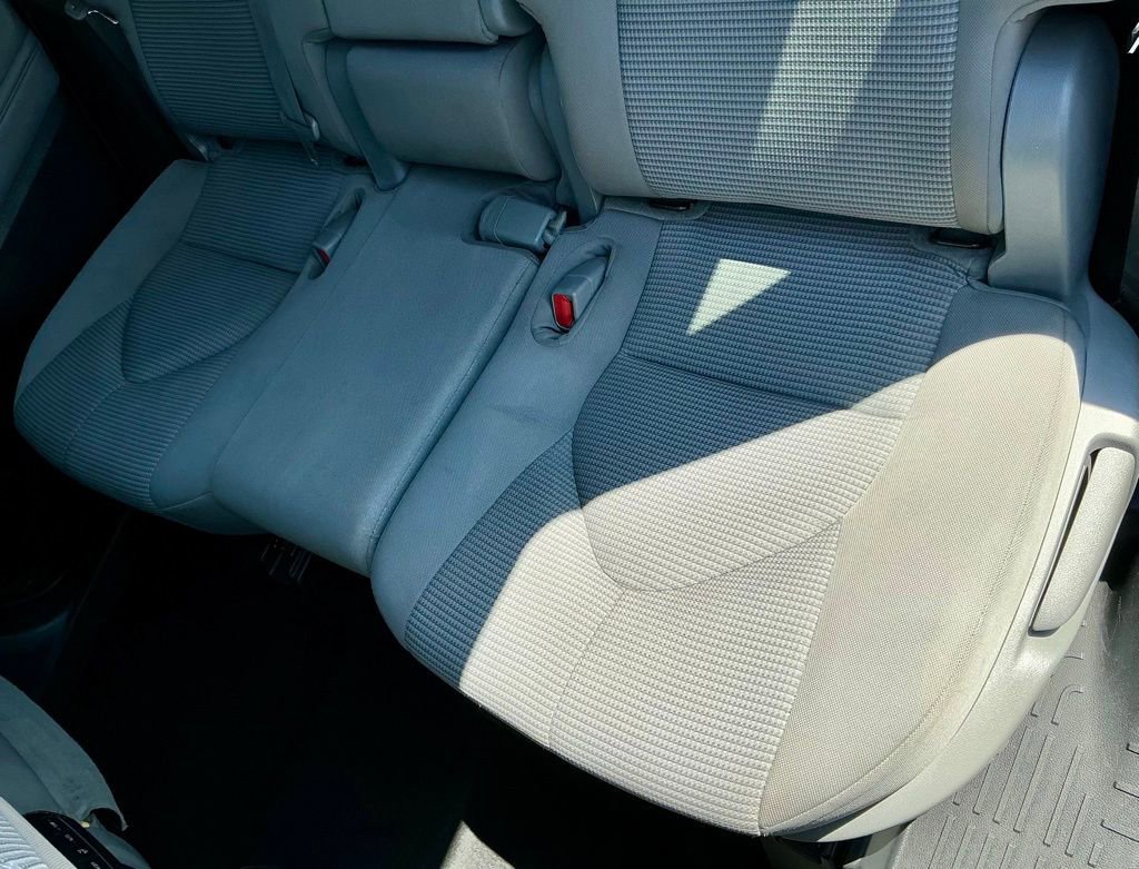 Used 2021 Toyota Highlander LE image 31