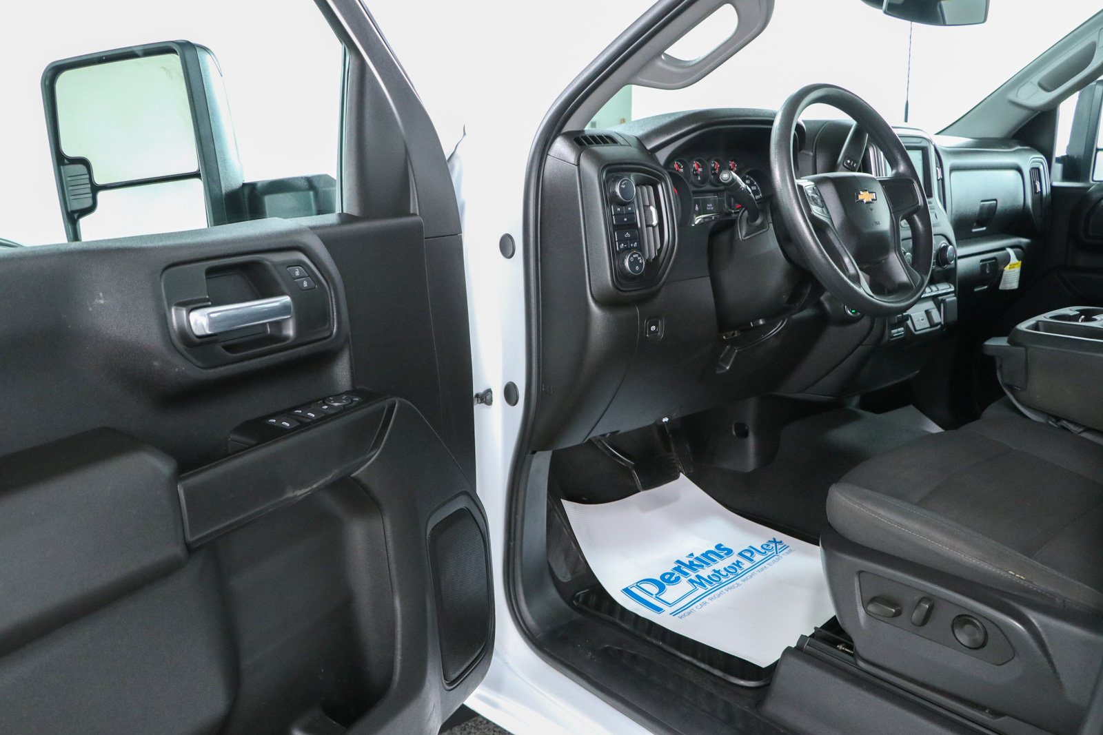 Used 2025 Chevrolet Silverado 2500 Custom w/ Custom Convenience Package AWD/4WD image 3