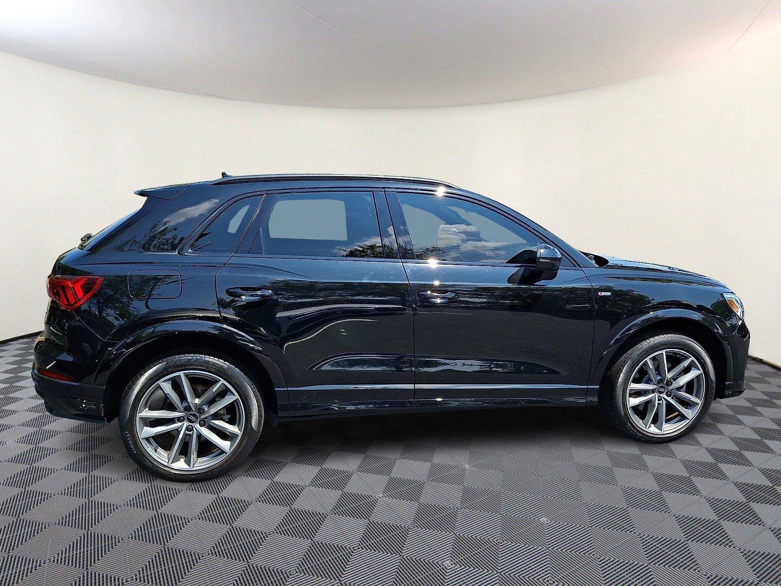 Used 2024 Audi Q3 2.0T Premium w/ Convenience Package AWD/4WD image 7