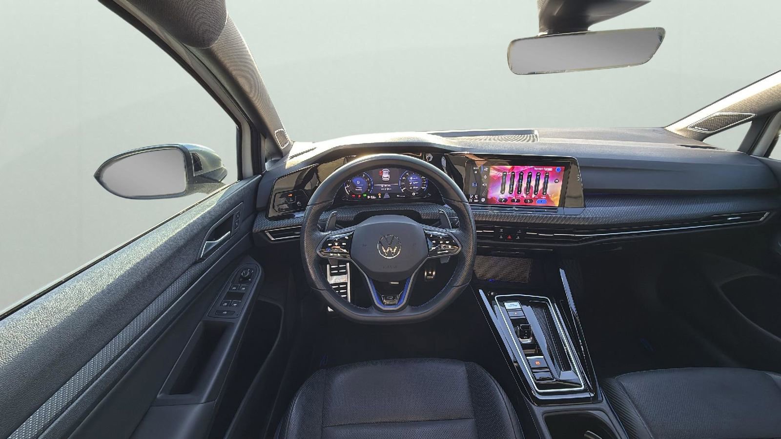 Used 2024 Volkswagen Golf R image 13