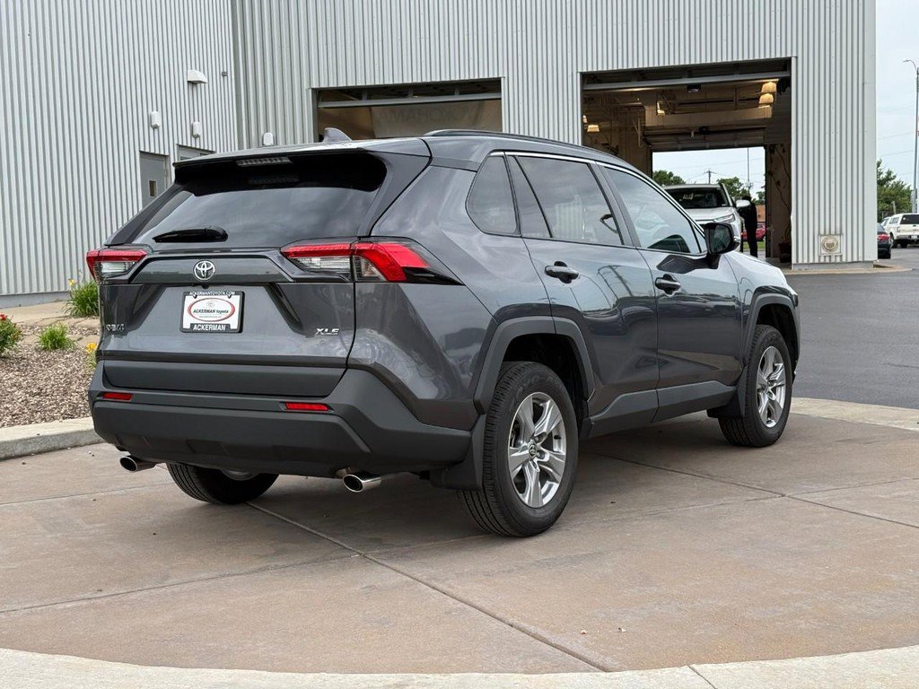 Used 2025 Toyota RAV4 XLE w/ Convenience Package FWD image 5