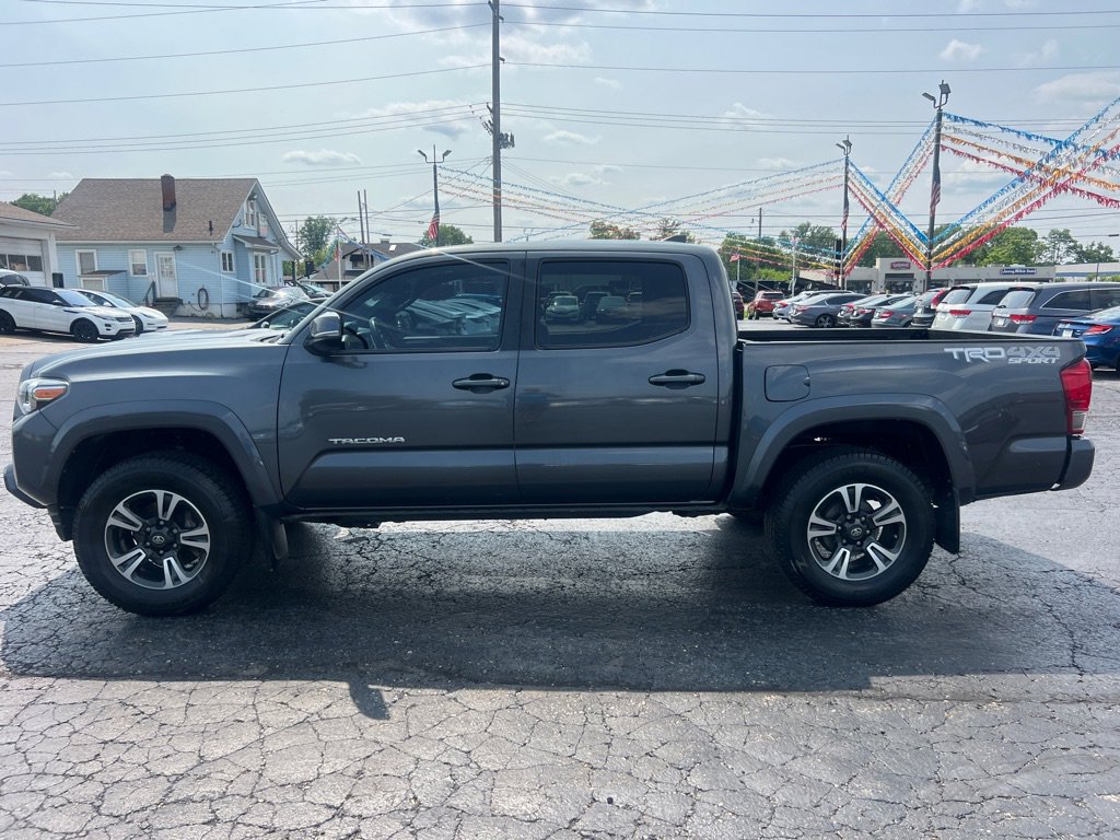 Used 2017 Toyota Tacoma 4x4 Double Cab image 4