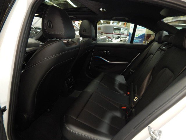 Used 2025 BMW 330i xDrive Sedan w/ Convenience Package image 32