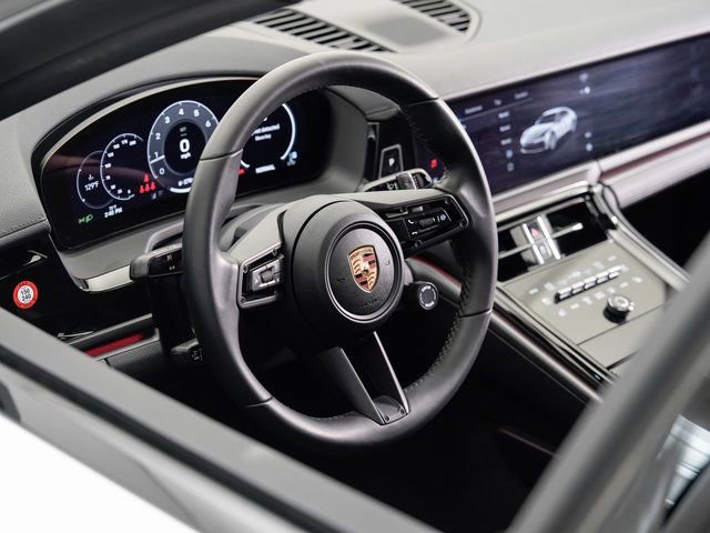 Certified 2025 Porsche Panamera 4 image 9