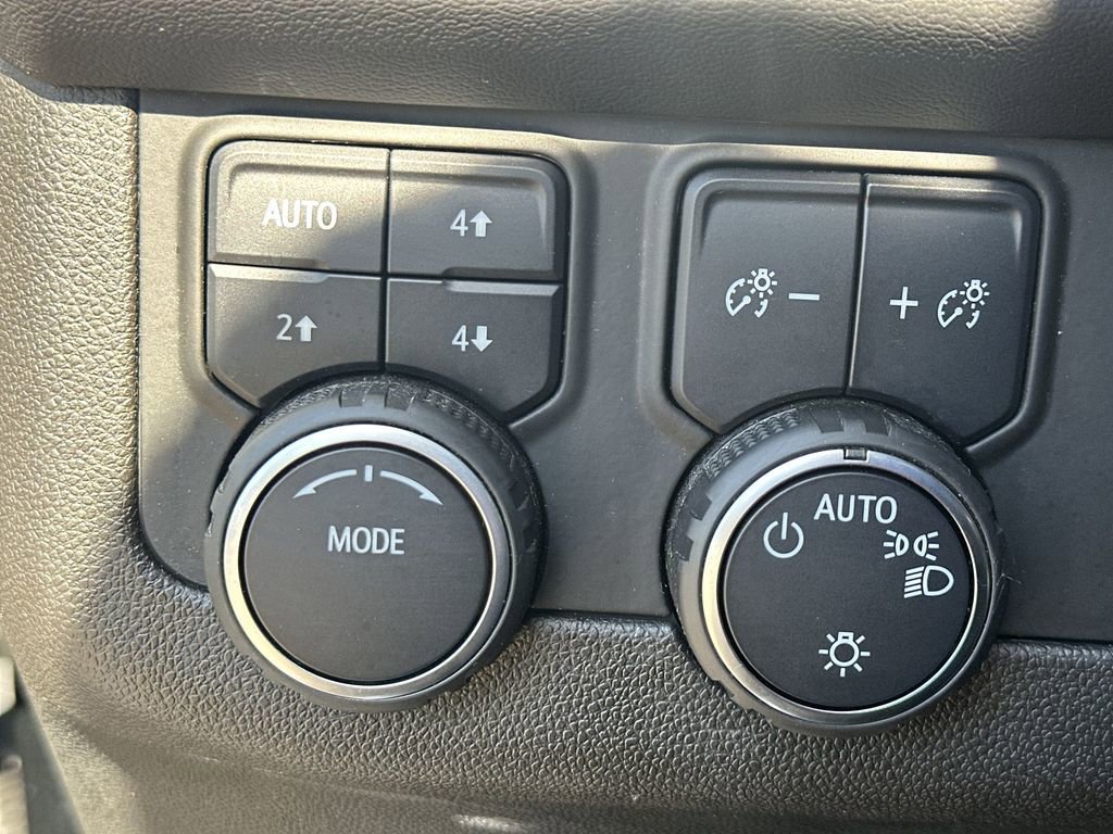 Used 2022 Chevrolet Suburban Z71 w/ Luxury Package AWD/4WD image 25