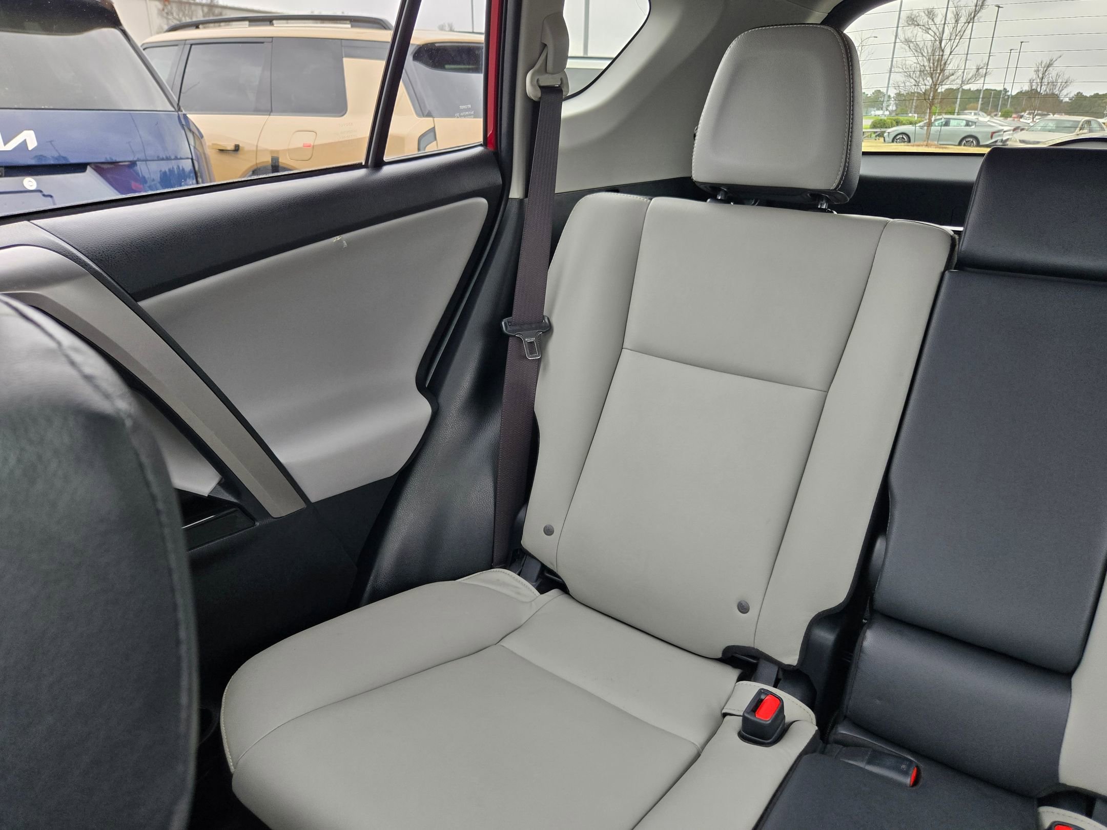 Used 2018 Toyota RAV4 Limited image 31